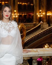 Iris Mittenaere : jugée "moche" sans maquillage, elle répond à ses détracteurs