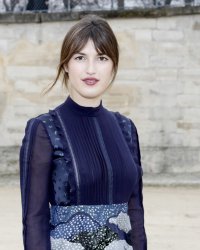 Jeanne Damas dévoile sa routine et ses conseils make-up