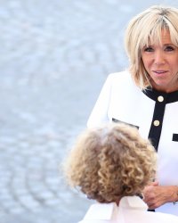 Brigitte Macron visite la Finlande en baskets