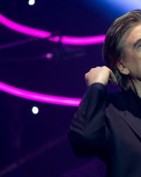 Serge Lama, dévasté par la perte d'une amie réalisatrice : son message poignant