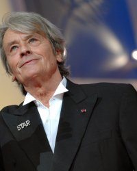 Alain Delon : son frère évoque l'enfance de l'acteur, un sujet "tabou"