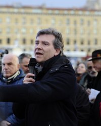 Arnaud Montebourg : sa reconversion dans... le miel