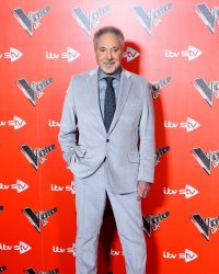 Tom Jones, appelé à la rescousse par son fils SDF qu'il n'a jamais reconnu