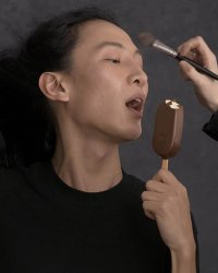 Magnum et Alexander Wang lancent... une glacière en cuir à 850 euros