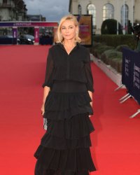 Emmanuelle Béart : le "sexe" et les anxiolytiques l'aident à mieux dormir
