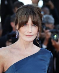 Carla Bruni-Sarkozy se confie sur l'éducation qu'elle donne à ses deux enfants