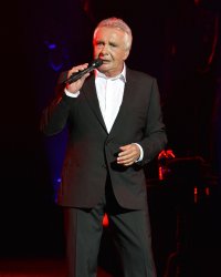 Michel Sardou, généreux et drôle : ses proches évoquent son caractère
