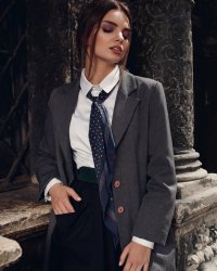 Tendance cravate : comment la porter au féminin ?