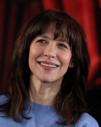 Sophie Marceau au naturel dans une vidéo touchante pour le personnel soignant