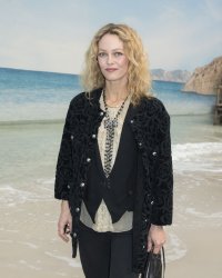 Vanessa Paradis : pourquoi a-t-elle créé le malaise sur le plateau de C à Vous ?