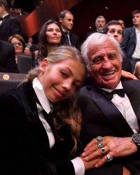 Jean-Paul Belmondo pose avec Stella, sa fille de 14 ans, chez Mamo
