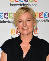 Anne-Élisabeth Lemoine : pourquoi elle ne dîne jamais pendant C à vous ?