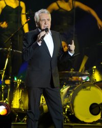 Michel Sardou agacé : Non, il n'a "jamais écrit" de lettre islamophobe