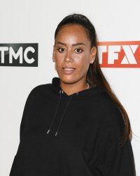 Amel Bent, rayonnante : "J'ai fait la paix avec mon corps"