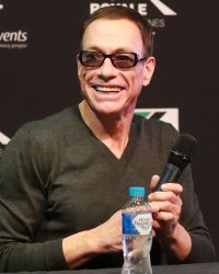 Jean-Claude Van Damme ému aux larmes par un message de ses proches