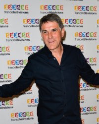 Tex : les humoristes montent au créneau pour le défendre