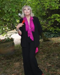 Amanda Lear : terminée la retraite, elle annonce un nouveau projet !