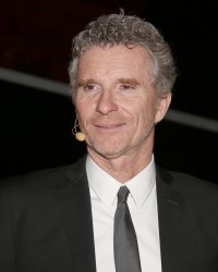 Denis Brogniart fan d'une chanteuse française : "J'ai essayé de la contacter..."