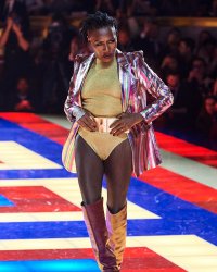 Grace Jones : à 70 ans, elle enflamme le défilé Tommy Hilfiger