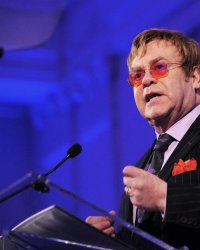 Elton John : son confinement sauvé par les Alcooliques Anonymes