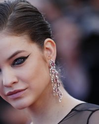 Barbara Palvin, nouveau visage pétillant des parfums Giorgio Armani