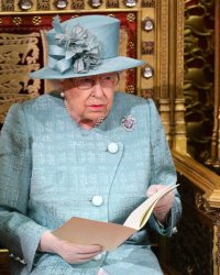 Elizabeth II : la reine soutient publiquement Harry et Meghan