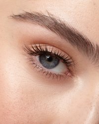Qui est Yaël Shelbia, le plus beau visage du monde ?