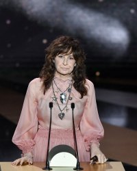 Valérie Lemercier rétablit la vérité sur Céline Dion et René Angélil