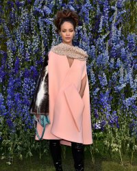 Une exposition rend hommage aux femmes qui ont porté Dior