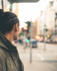 Le faux chignon pour hommes est là