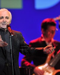 Charles Aznavour : "angoissé" par la mort dès 60 ans selon son fils Mischa