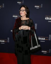 Pourquoi Nana Mouskouri n'a jamais pris de drogue ?