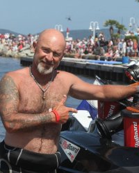 Vincent Lagaf' au bord des larmes en évoquant son adoption