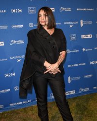 Béatrice Dalle prépare son troisième mariage, "le premier à l'église !"