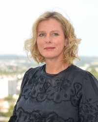 Karin Viard : son "rapport compliqué" avec son physique