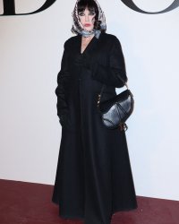Isabelle Adjani, seule mais très heureuse : "Aucun regret, aucune amertume"