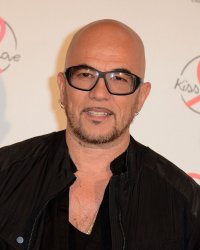 Face aux critiques, Pascal Obispo défend Les Enfoirés