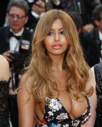 Décolleté : 10 people qui en montrent beaucoup
