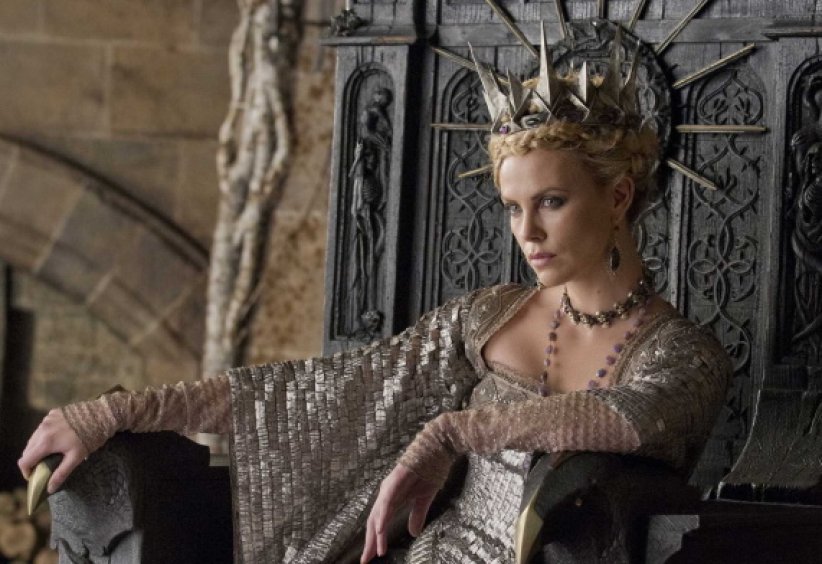 La Méchante Reine dans "Blanche-Neige et le chasseur" de Rupert Sanders (2012) La Méchante Reine dans "Blanche-Neige et le chasseur" de Rupert Sanders (2012)