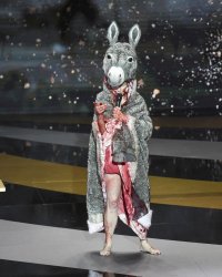 Corinne Masiero nue lors de la cérémonie des César, elle assume
