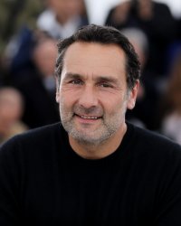 Gilles Lellouche n'a pas voulu diriger Le Grand Bain "en slip"