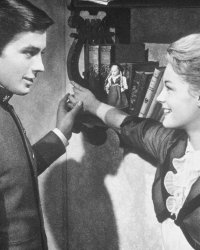 Alain Delon : son très bel hommage à Romy Schneider dans les pages du Figaro