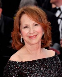 Haute Couture : Nathalie Baye est couturière pour Dior dans la bande-annonce