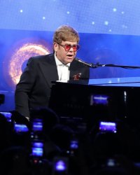 Elton John a bien donné un mini-concert sur la Croisette !