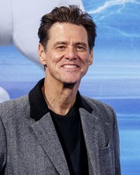 Sarcastique avec le tout Hollywood, Jim Carrey sort un livre autobiographique