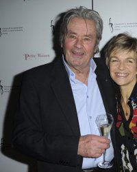 Alain Delon : vexé que Véronique Jannot lui ait caché son cancer sur un tournage