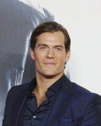 Après Superman, Henry Cavill va jouer Sherlock Holmes face à Millie Bobby Brown