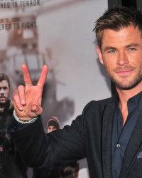 Chris Hemsworth intéressé par le rôle de James Bond mais avec des réserves