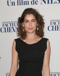 Laetitia Casta incarne une agricultrice lesbienne dans Le Milieu de l'horizon