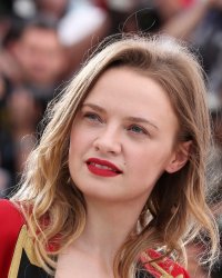 Sara Forestier virée d'un film pour avoir agressé Nicolas Duvauchelle ?